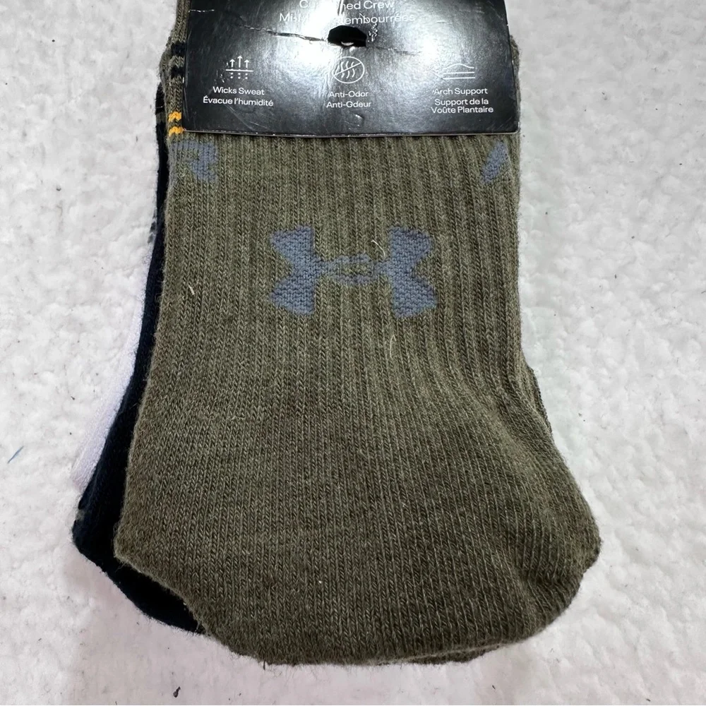 Boy’s Under Armour Cushioned Crew Socks - Black, White, Olive